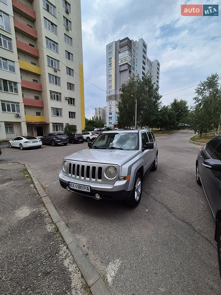2010 Jeep Liberty (Patriot) - мініатюра 12