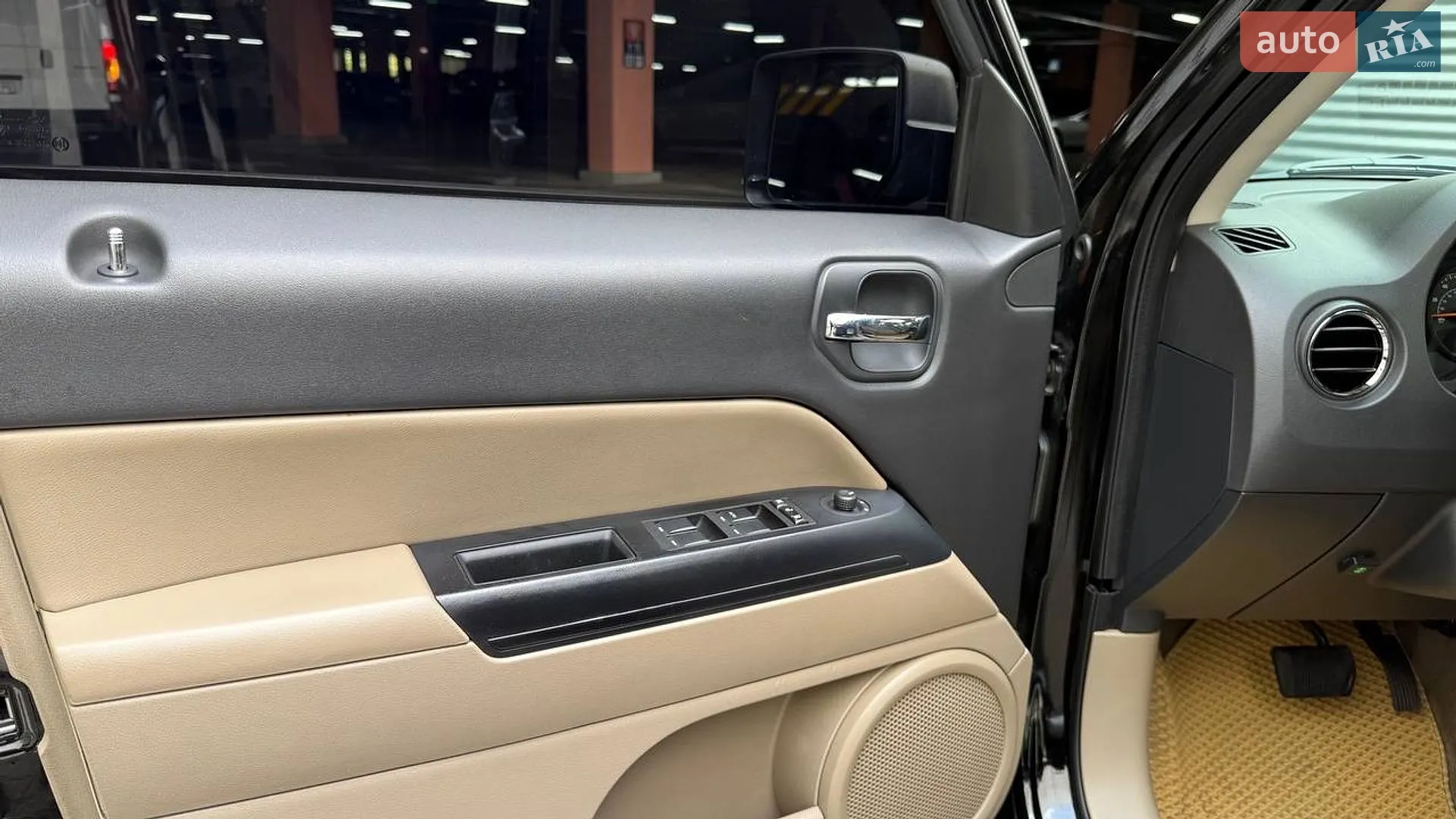 2015 Jeep Liberty (Patriot) - мініатюра 16