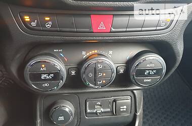 Позашляховик / Кросовер Jeep Renegade 2015 в 
