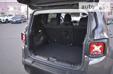Позашляховик / Кросовер Jeep Renegade 2015 в 