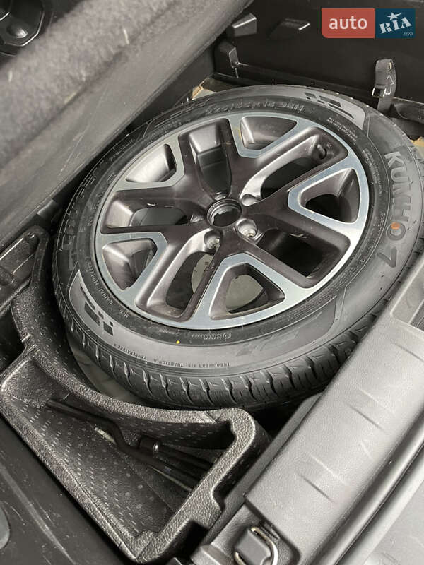 Внедорожник / Кроссовер Jeep Renegade 2017 в Черновцах