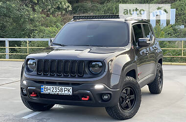 Внедорожник / Кроссовер Jeep Renegade 2016 в 
