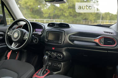 Внедорожник / Кроссовер Jeep Renegade 2016 в 