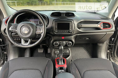 Внедорожник / Кроссовер Jeep Renegade 2016 в 