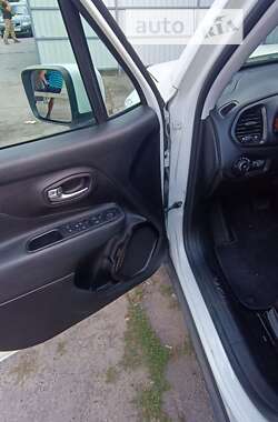 Позашляховик / Кросовер Jeep Renegade 2017 в 
