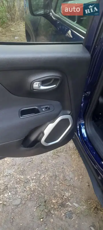 Jeep Renegade 2019 VIN ZACNJABB1KPK09992 фото оголошення 12 з 47