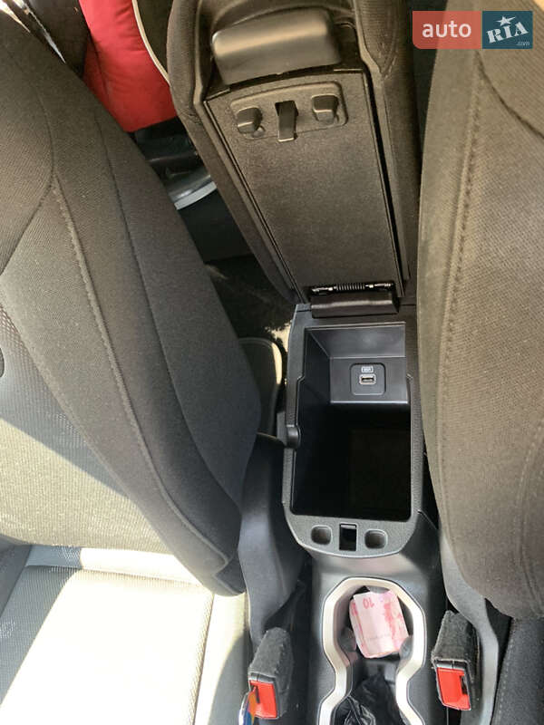 Внедорожник / Кроссовер Jeep Renegade 2017 в Харькове