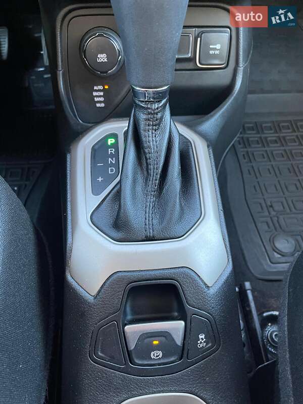 Позашляховик / Кросовер Jeep Renegade 2015 в Чернівцях