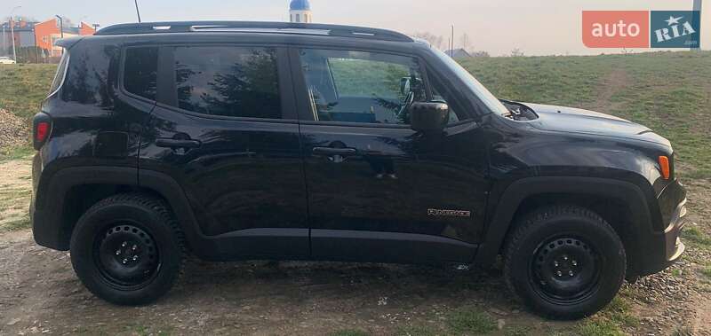 Позашляховик / Кросовер Jeep Renegade 2015 в Чернівцях