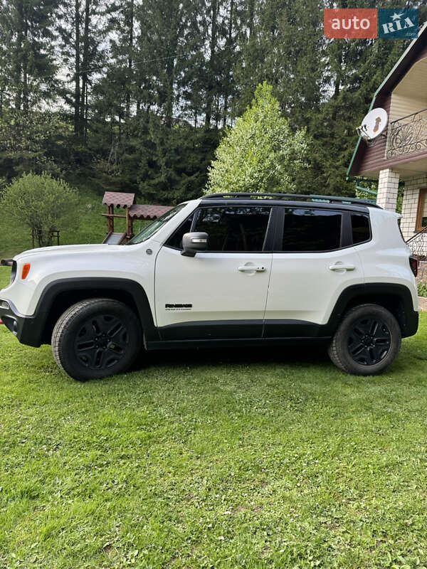 Позашляховик / Кросовер Jeep Renegade 2016 в Міжгір'ї