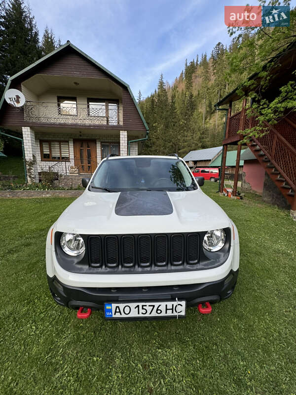Позашляховик / Кросовер Jeep Renegade 2016 в Міжгір'ї
