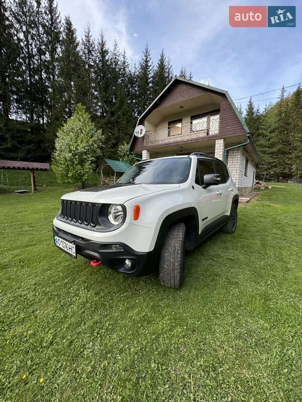 Позашляховик / Кросовер Jeep Renegade 2016 в Міжгір'ї