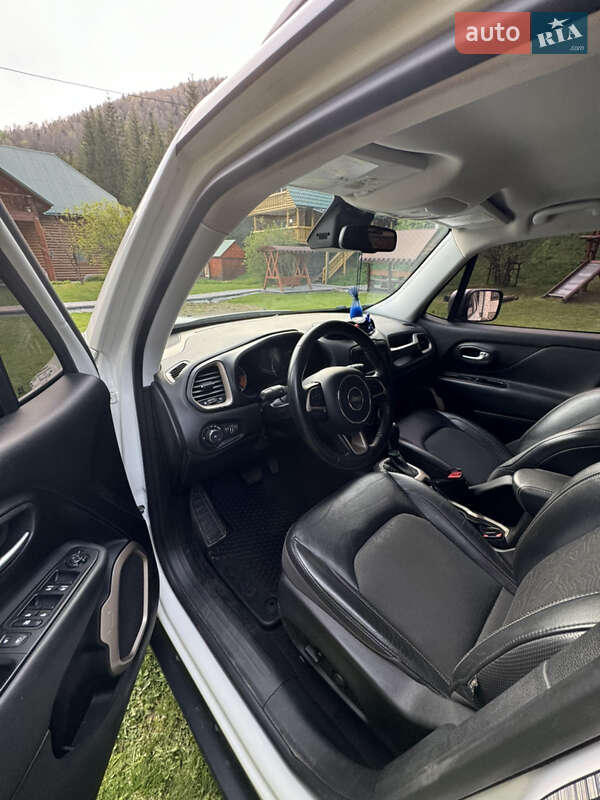 Позашляховик / Кросовер Jeep Renegade 2016 в Міжгір'ї