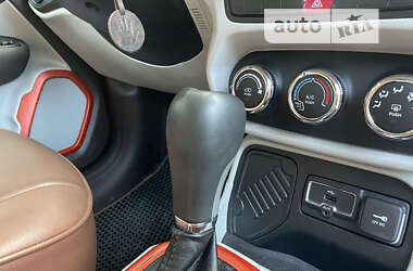 Внедорожник / Кроссовер Jeep Renegade 2015 в 