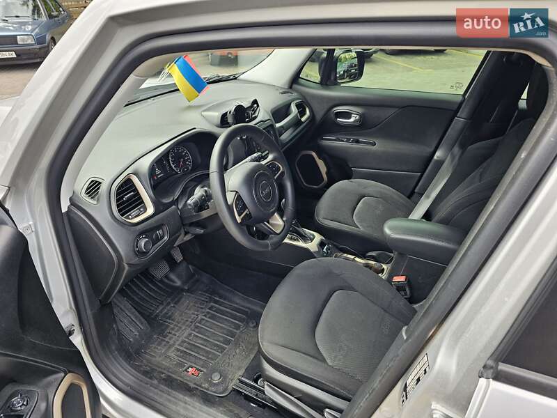 Позашляховик / Кросовер Jeep Renegade 2016 в Луцьку