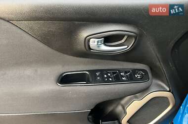 Позашляховик / Кросовер Jeep Renegade 2015 в 