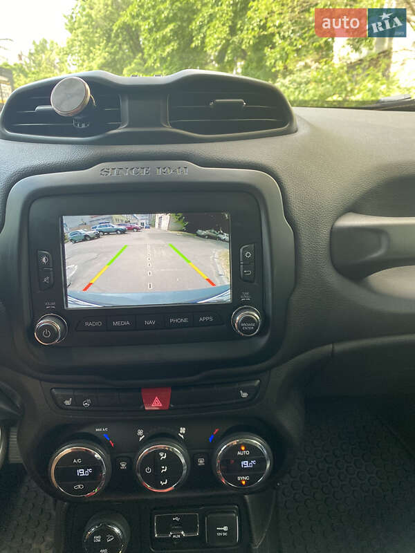 Внедорожник / Кроссовер Jeep Renegade 2016 в Киеве