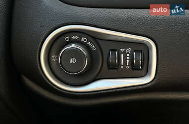 Позашляховик / Кросовер Jeep Renegade 2015 в 