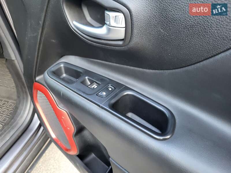 Позашляховик / Кросовер Jeep Renegade 2016 в Києві