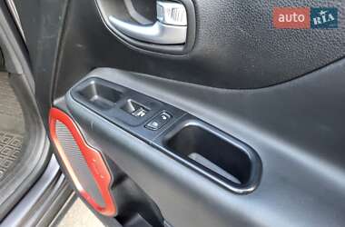 Внедорожник / Кроссовер Jeep Renegade 2016 в 