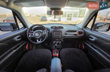 Внедорожник / Кроссовер Jeep Renegade 2016 в 
