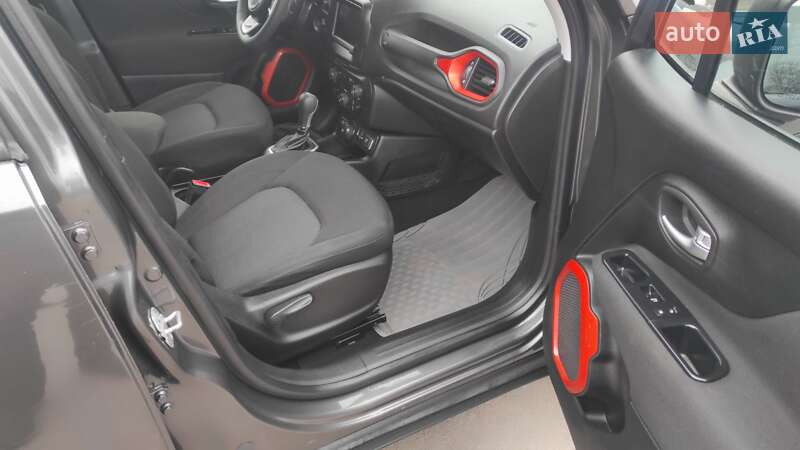 Внедорожник / Кроссовер Jeep Renegade 2018 в Дубно