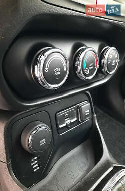 Позашляховик / Кросовер Jeep Renegade 2017 в 