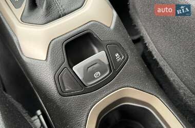 Внедорожник / Кроссовер Jeep Renegade 2016 в 