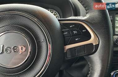 Внедорожник / Кроссовер Jeep Renegade 2016 в 