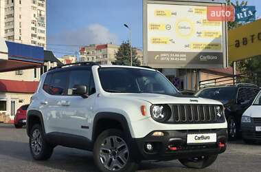 Внедорожник / Кроссовер Jeep Renegade 2016 в 