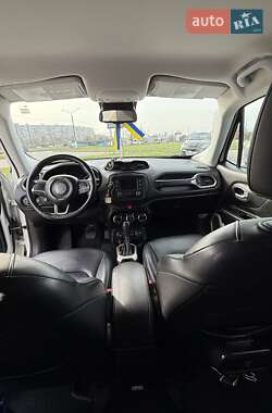 Внедорожник / Кроссовер Jeep Renegade 2016 в 