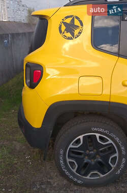 Позашляховик / Кросовер Jeep Renegade 2015 в 