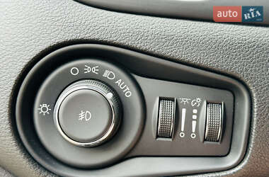 Внедорожник / Кроссовер Jeep Renegade 2016 в 