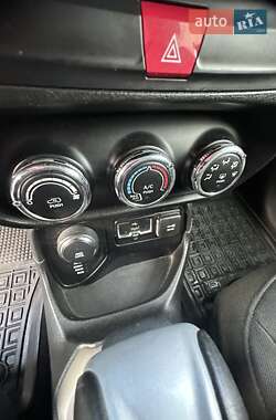 Внедорожник / Кроссовер Jeep Renegade 2016 в 
