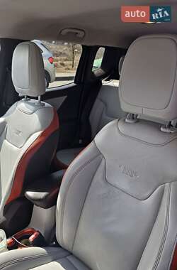 Позашляховик / Кросовер Jeep Renegade 2015 в 