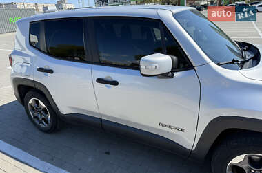 Внедорожник / Кроссовер Jeep Renegade 2015 в 
