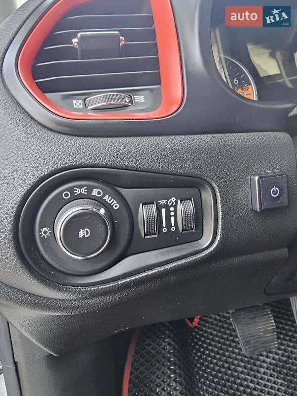 Позашляховик / Кросовер Jeep Renegade 2015 в Києві