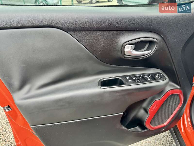 Внедорожник / Кроссовер Jeep Renegade 2015 в Сумах