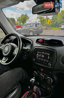 Внедорожник / Кроссовер Jeep Renegade 2015 в 