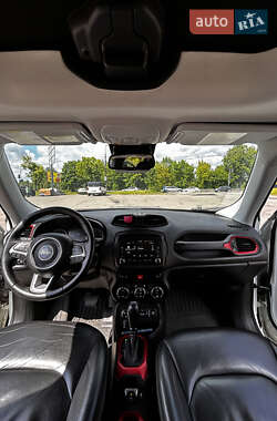 Внедорожник / Кроссовер Jeep Renegade 2015 в 