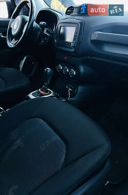 Внедорожник / Кроссовер Jeep Renegade 2016 в 