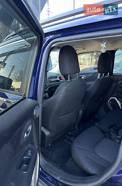 Внедорожник / Кроссовер Jeep Renegade 2016 в 
