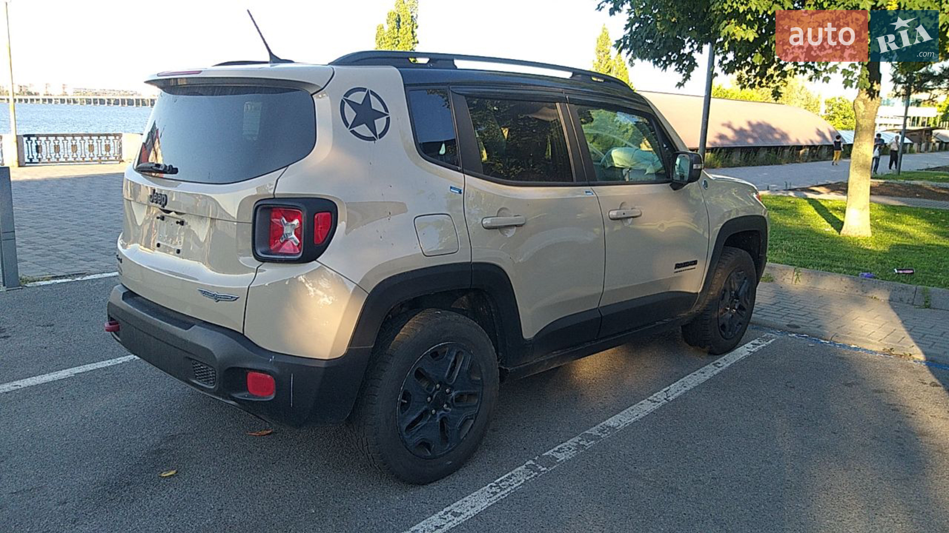 2017 Jeep Renegade - мініатюра 2