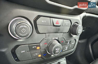 Внедорожник / Кроссовер Jeep Renegade 2018 в 