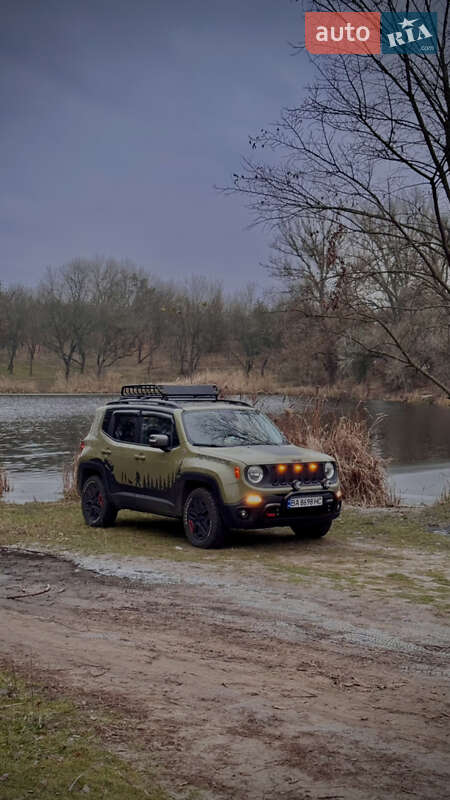 Внедорожник / Кроссовер Jeep Renegade 2015 в 