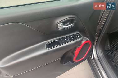 Внедорожник / Кроссовер Jeep Renegade 2016 в 