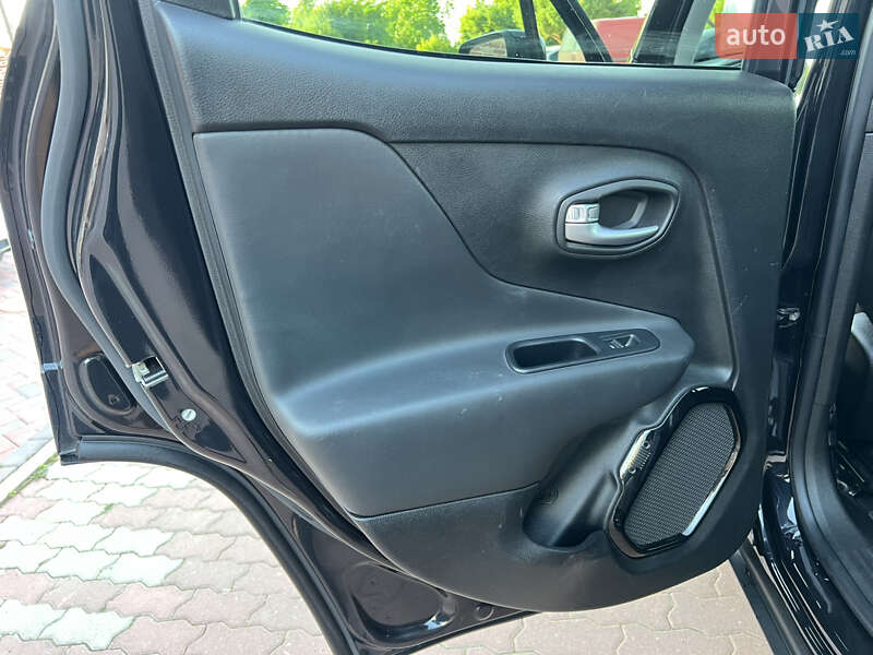 Позашляховик / Кросовер Jeep Renegade 2016 в Чернівцях