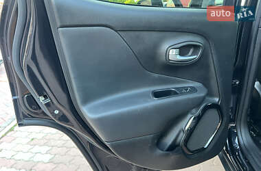 Внедорожник / Кроссовер Jeep Renegade 2016 в 