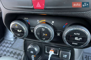 Внедорожник / Кроссовер Jeep Renegade 2016 в 