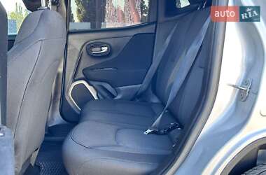 Внедорожник / Кроссовер Jeep Renegade 2016 в 